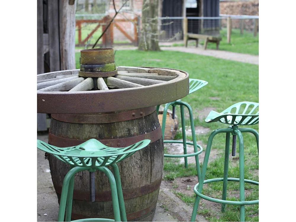 Tabouret avec assise de tracteur en métal Vert