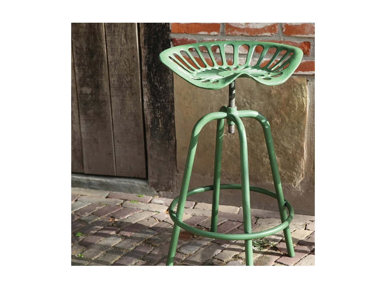Tabouret avec assise de tracteur en métal Vert