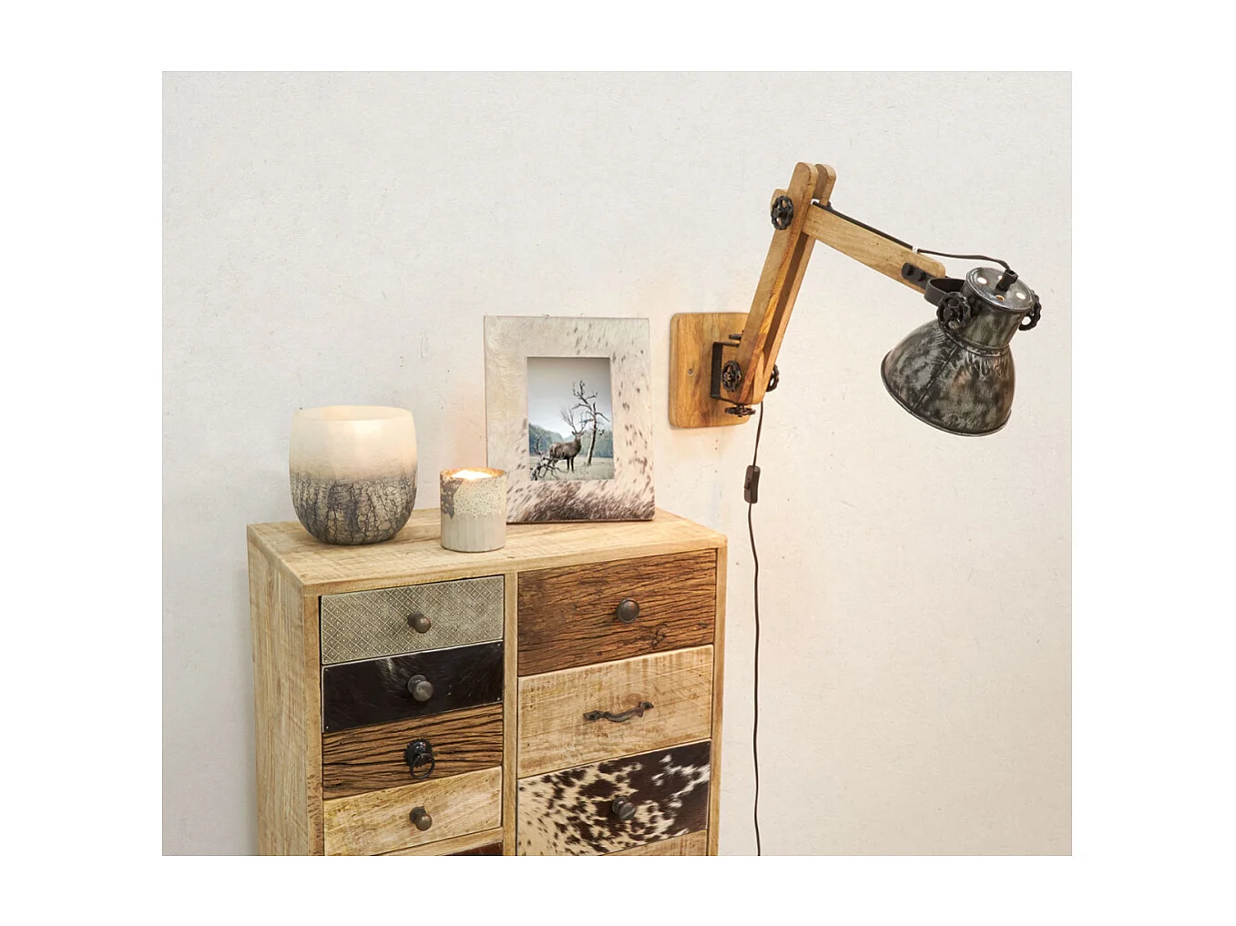 Commode en manguier et peau de vache