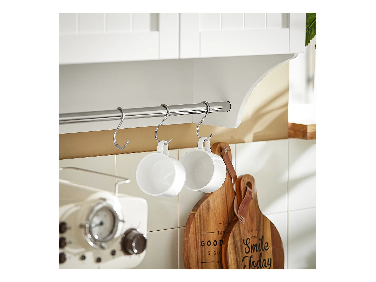 SoBuy BZR84-W Badkamerkast, Wandmontage Hoge Kast, Wandkast, Handdoekenrek Opbergkast met 2 Deuren, met 2 Verstelbare Planken