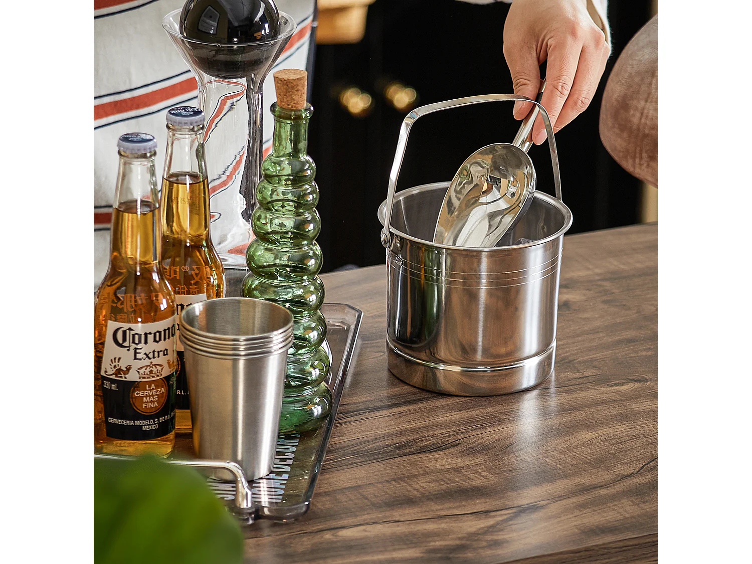 SoBuy SVW20-N Keukeneiland - Keukenkast - Keuken Werktafel - Opbergkast â€“ Dressoir met 3 Planken, 2 Lades, Deur, Glashouder en Flessenhouder