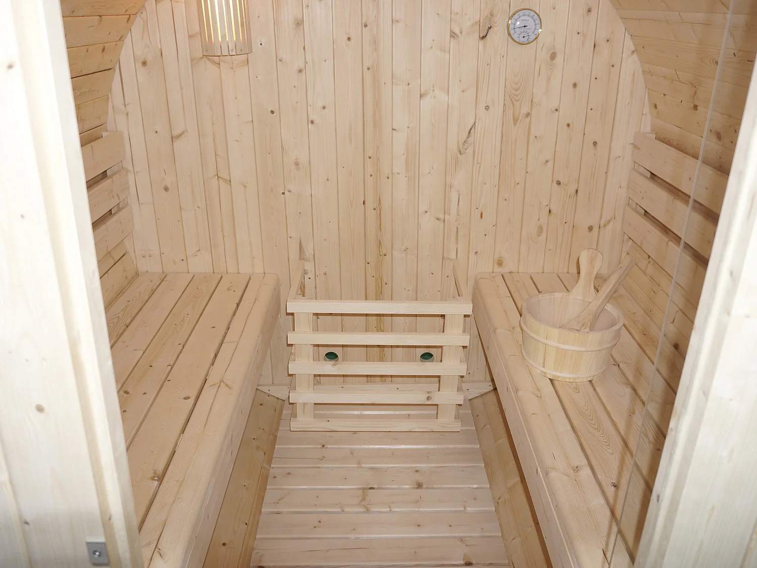 Sauna extérieur en tonneau 4 places - L185 x P180 x H190 cm - ISOKYRO