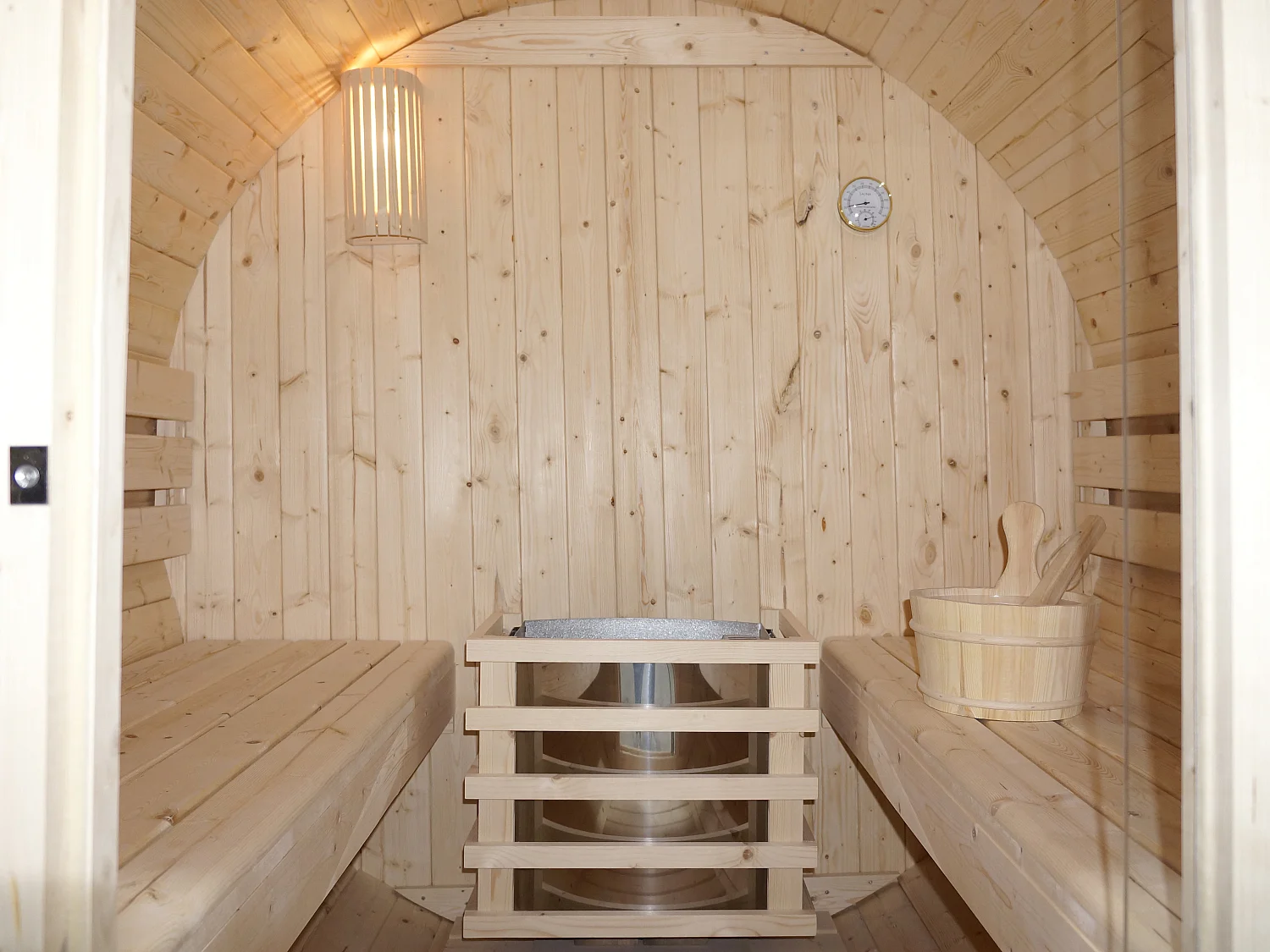 Sauna extérieur en tonneau 4 places - L185 x P180 x H190 cm - ISOKYRO