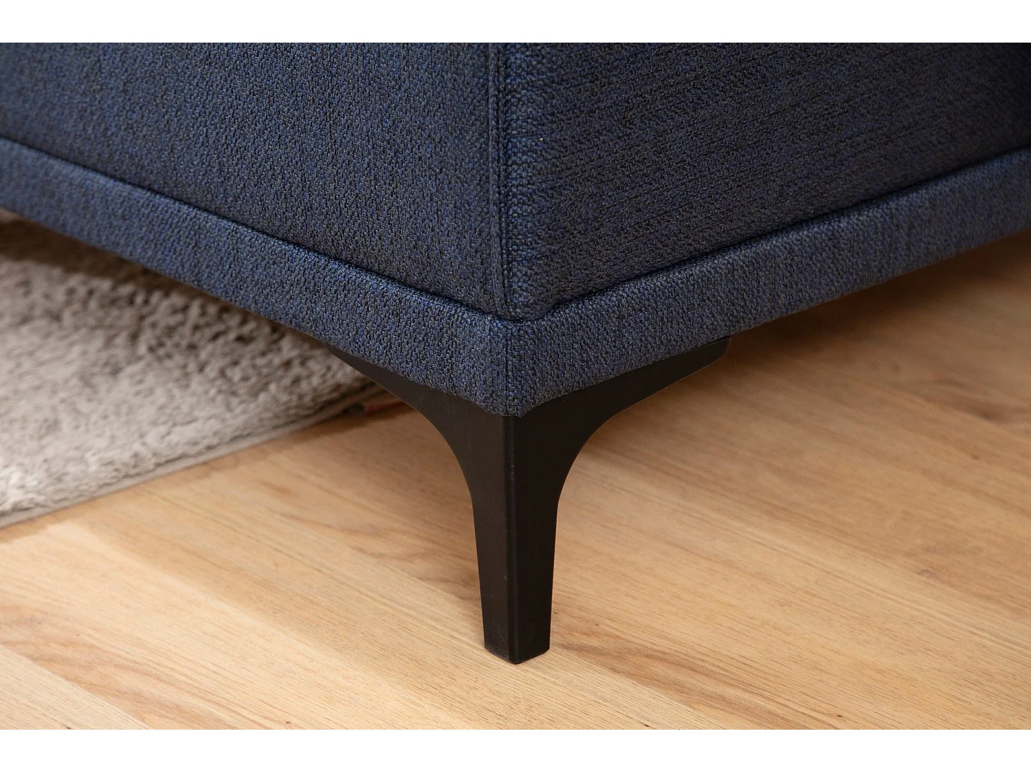 Moderne hoekbank rechts in blauwe stof met 2 kussens Tivano 250 cm