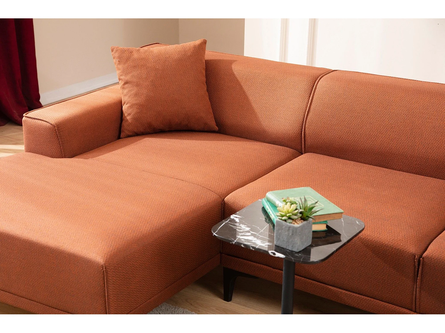 Moderne hoekbank links in oranje stof met 2 kussens Tivano 250 cm