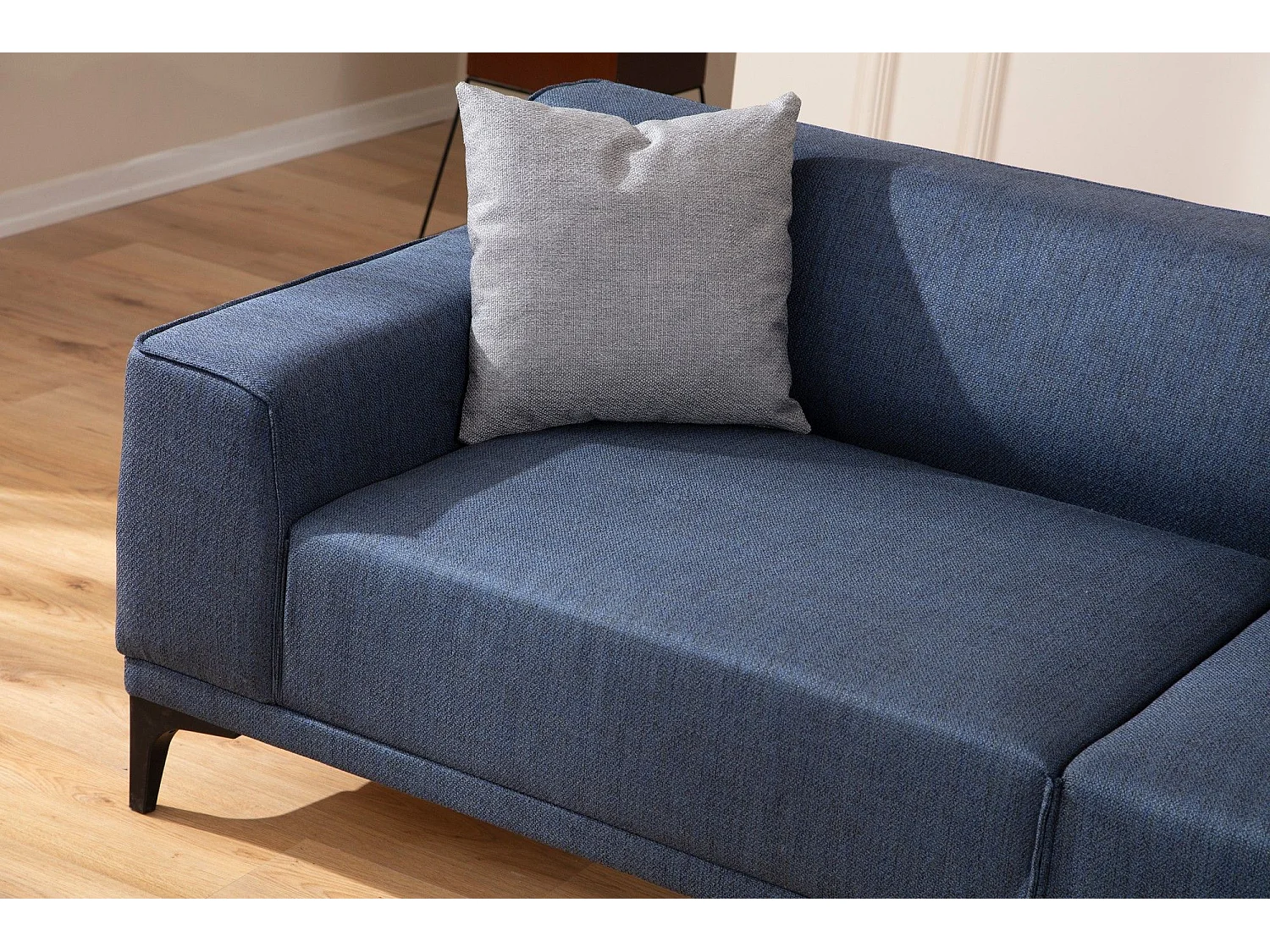 3-zits rechte bank in blauwe stof met 2 Tivano kussens 212 cm