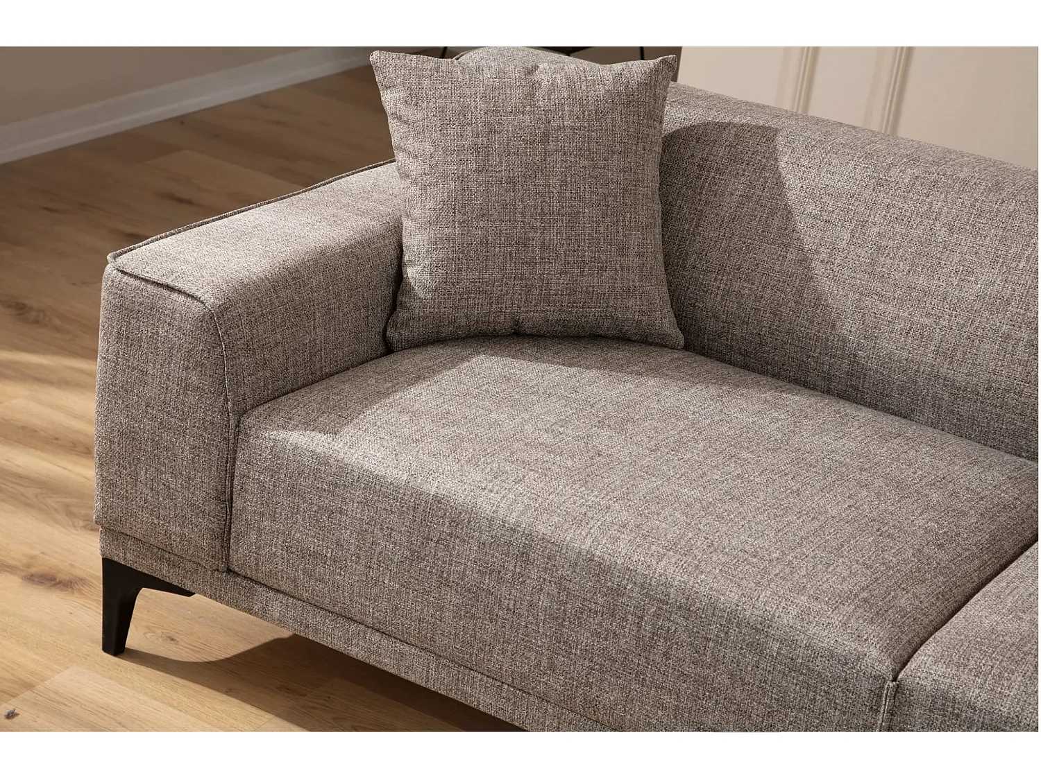 3-zits rechte bank in beige stof met 2 Tivano kussens 212 cm