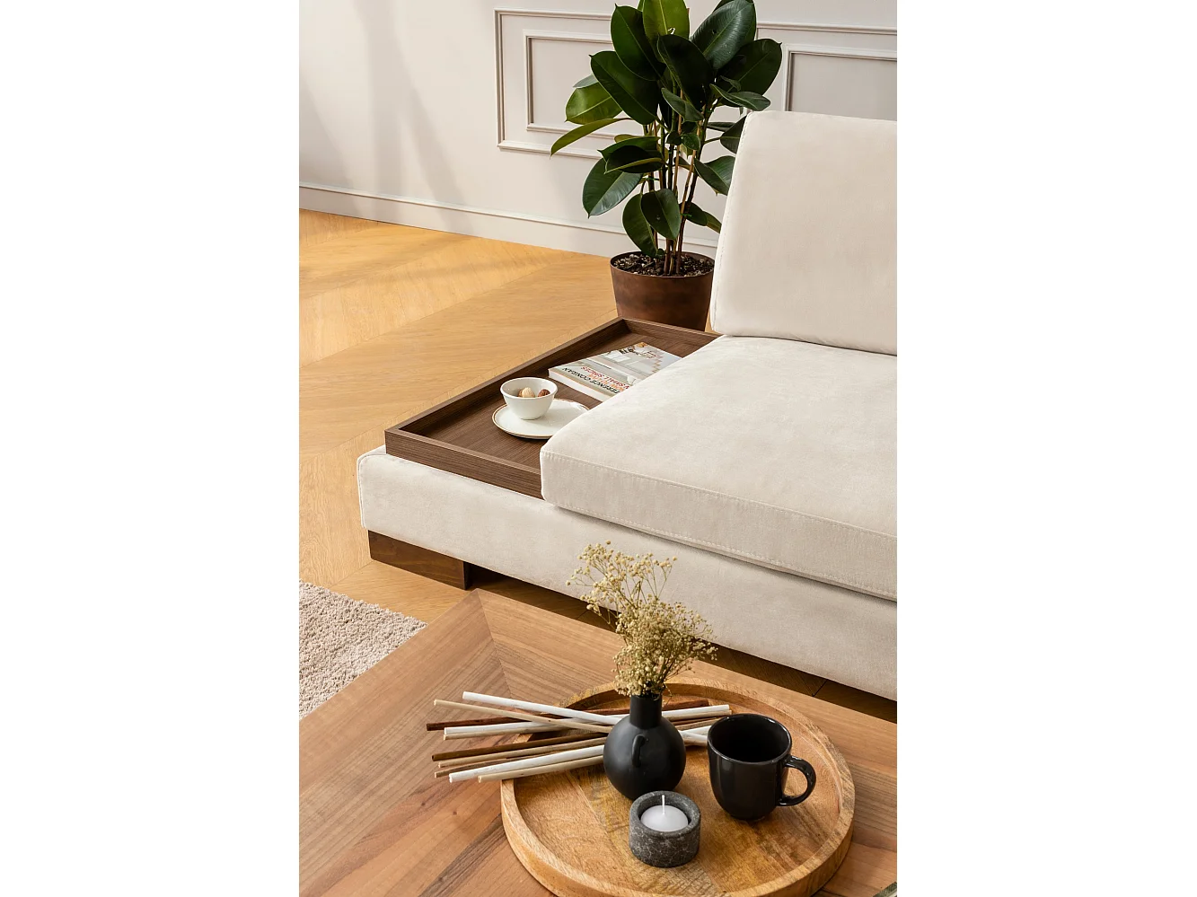 Fluwelen hoekbank met notenhouten blad Bakiza 313 cm-Kleur Licht beige-juiste hoek-Ottomaans zonder poef