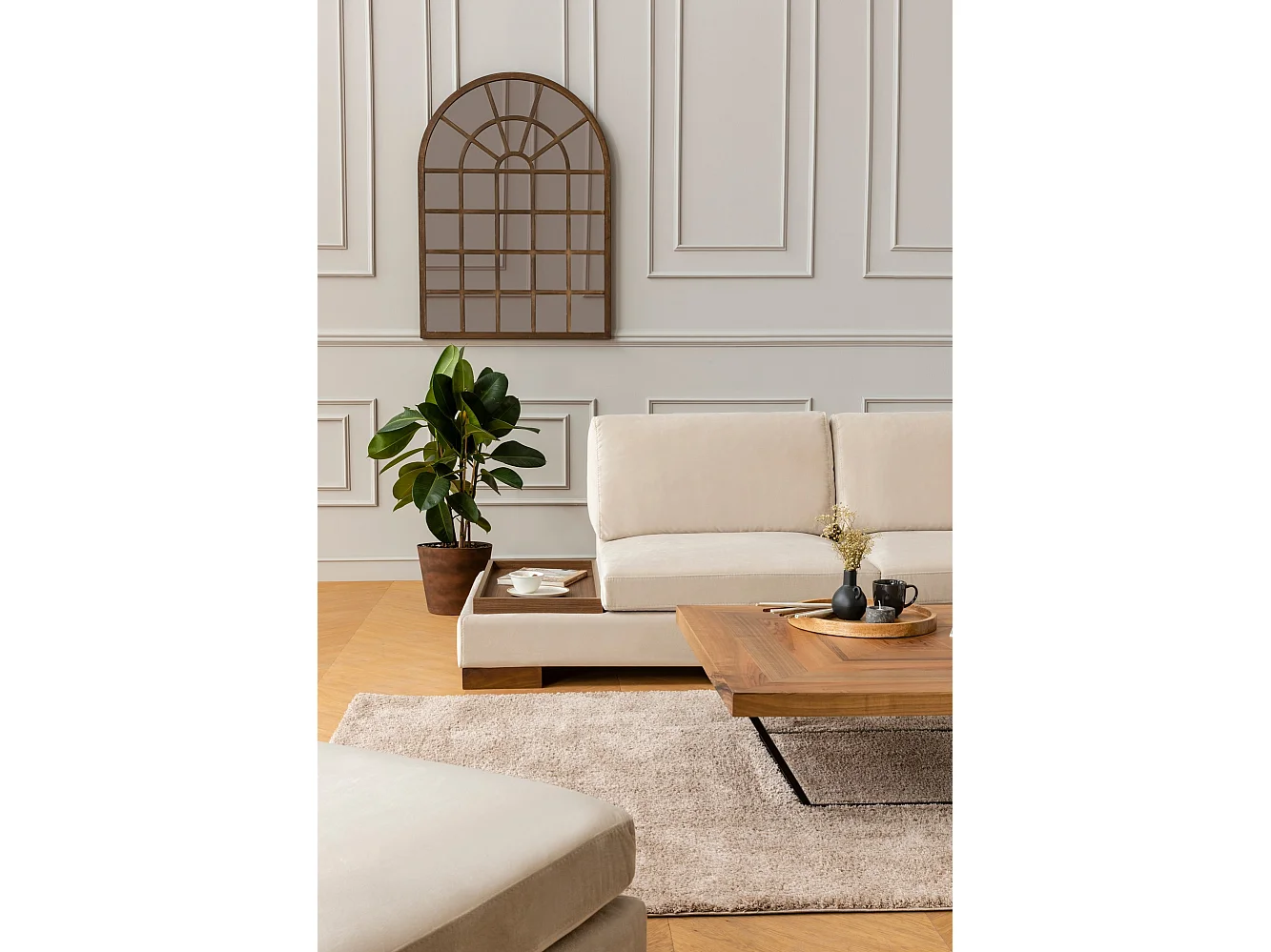 Fluwelen hoekbank met notenhouten blad Bakiza 313 cm-Kleur Licht beige-juiste hoek-Ottomaans zonder poef