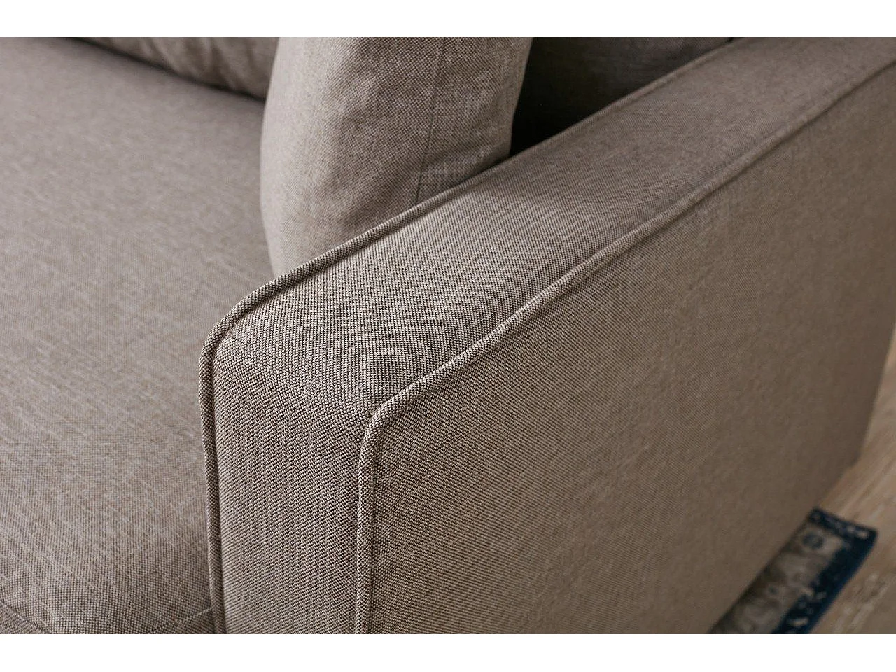 Poltrona moderna de 1 lugar – 85 x 90 x 82 cm – creme – 100% poliéster