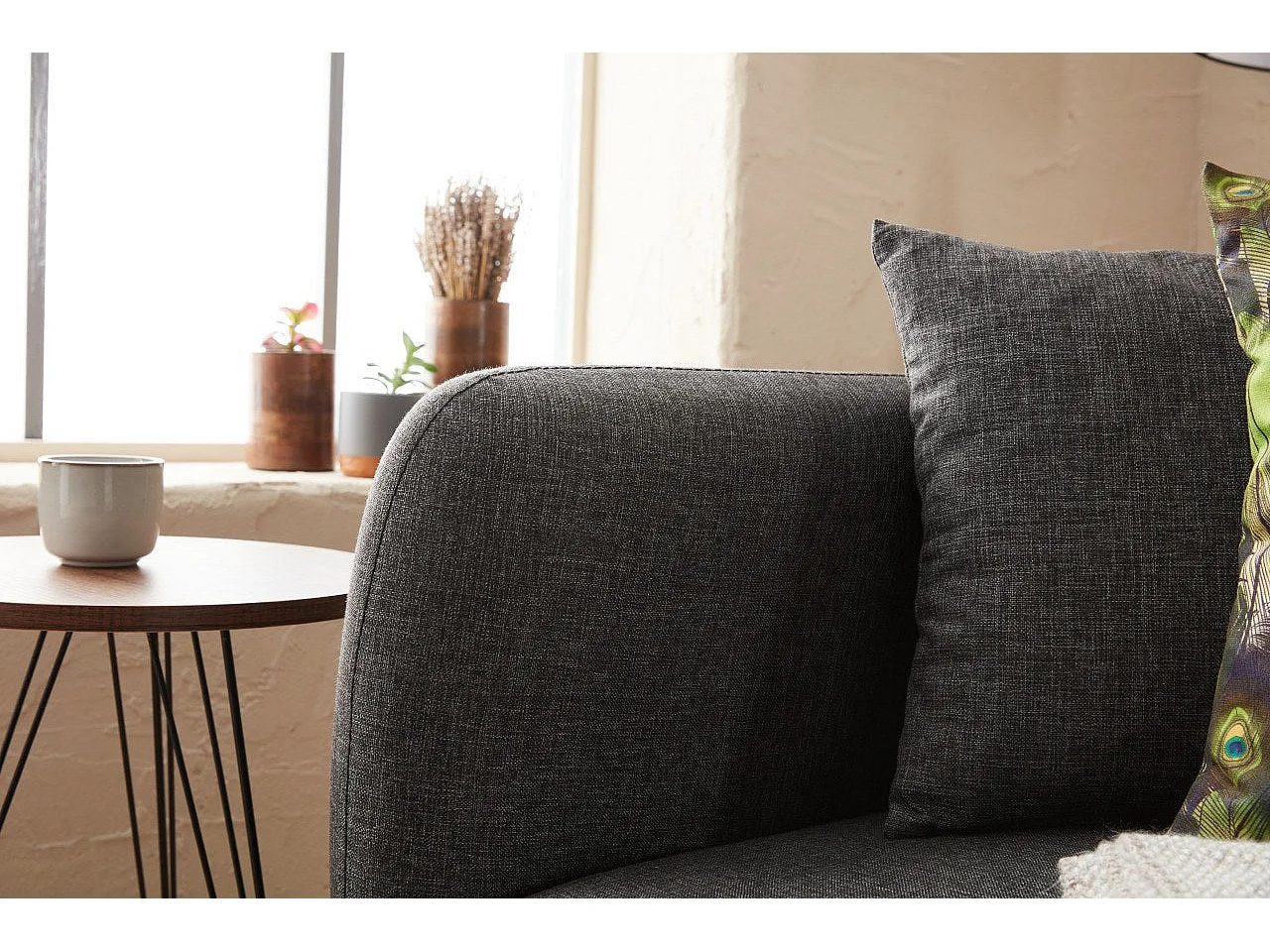 Poltrona moderna de 1 lugar – 77 x 70 x 77 cm – Antracite – Estrutura 100% madeira de faia