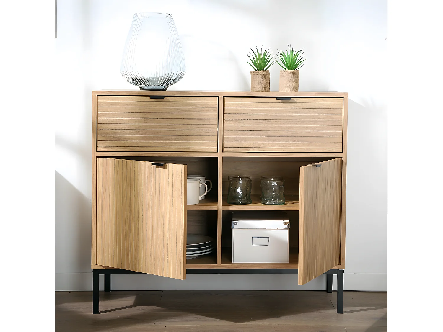 Cómoda 2 Puertas 2 Cajones Fachadas Ranuradas - L90 x H79 cm