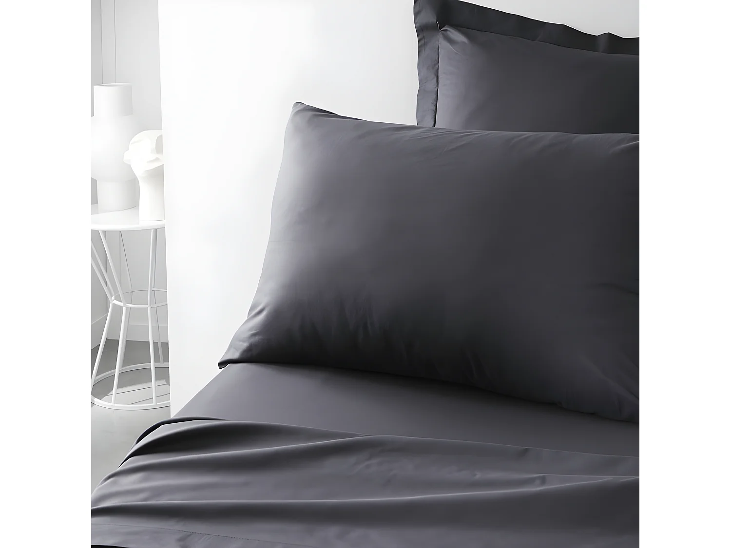 Kussensloop/wijzerplaat 100% katoen, kwaliteit 144 draden. In effen kleuren. Houtskool 50x70cm