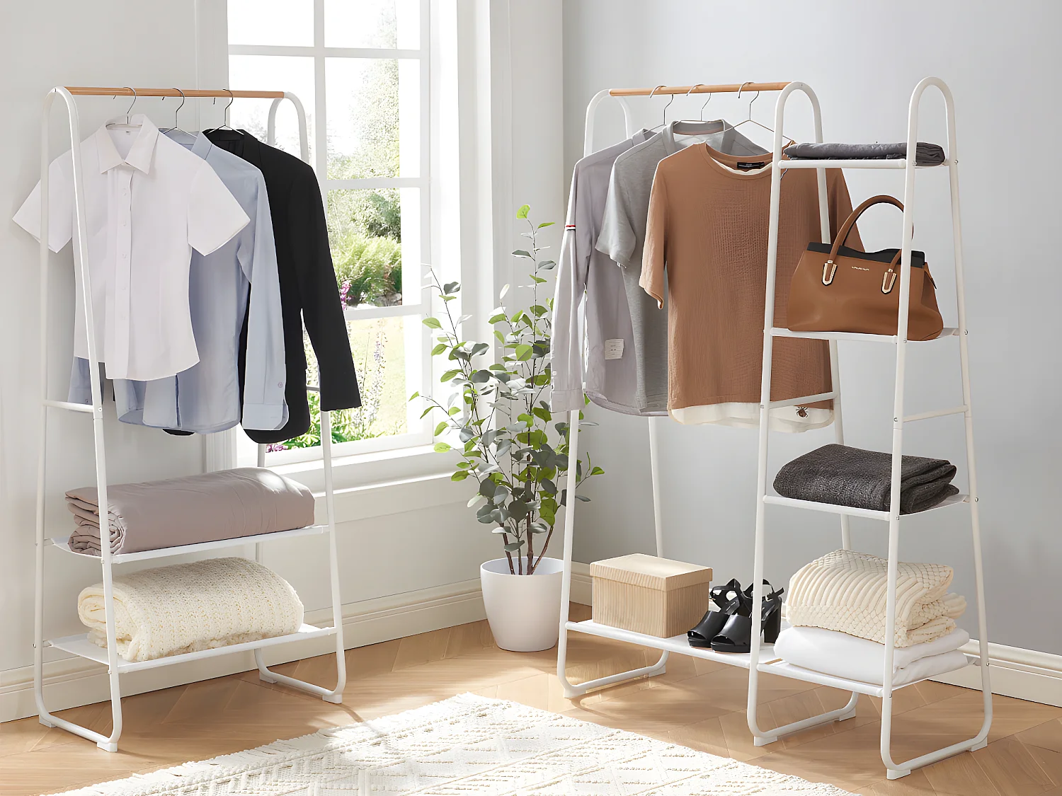 Kleiderständer mit 2 Ablagen - H. 64 cm - Weißer Metall & Buchenholz - DOGU