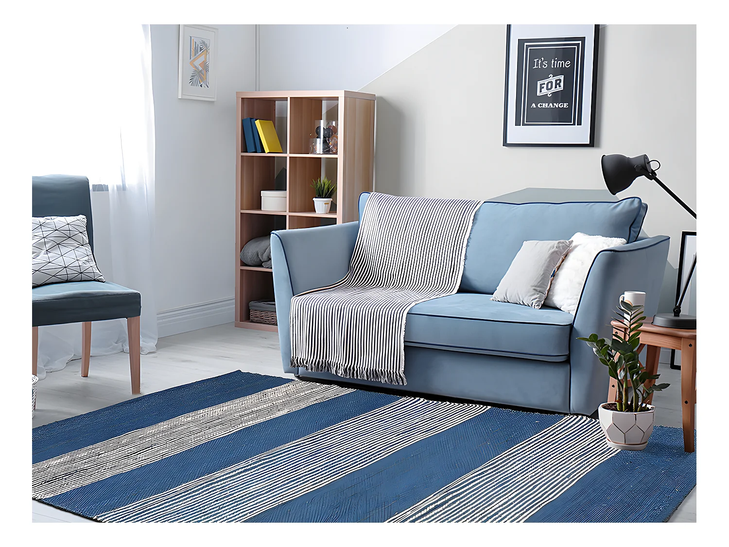 Alfombra de yute tejida a mano KOCHI - 160 x 230 cm - Azul marino y blanco