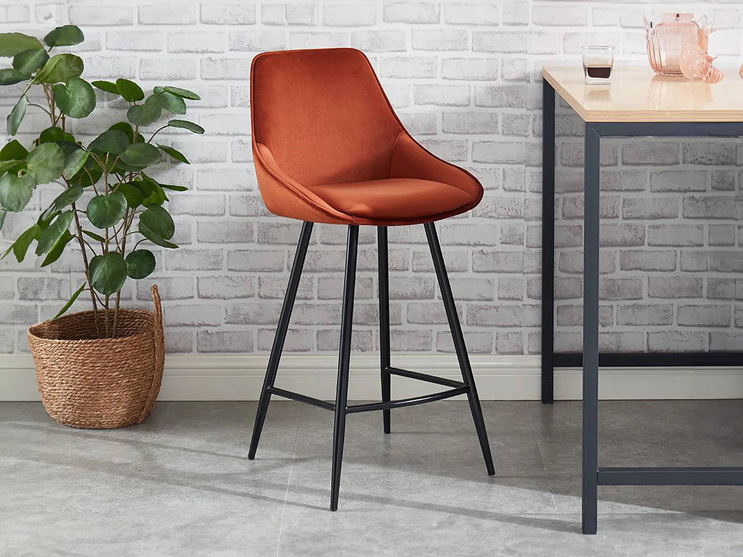 Sæt med 2 barstole i terracotta velour MASURIE