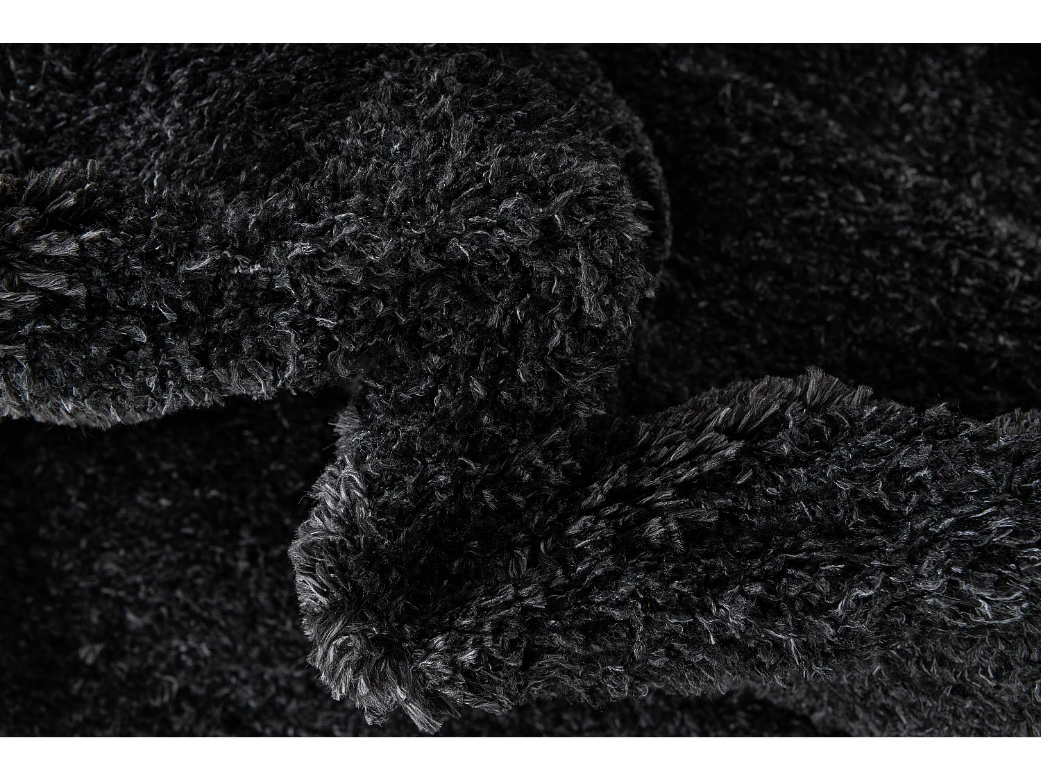 Tapis shaggy 240x305 noir Thun Arbor