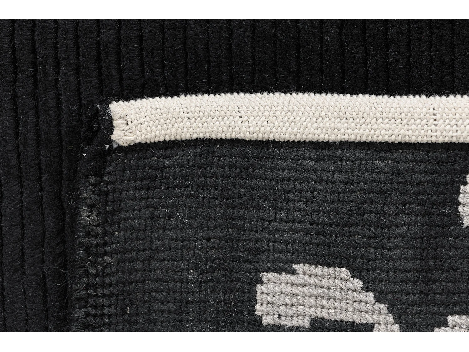 Tapis de laine 127x185 noir Darya