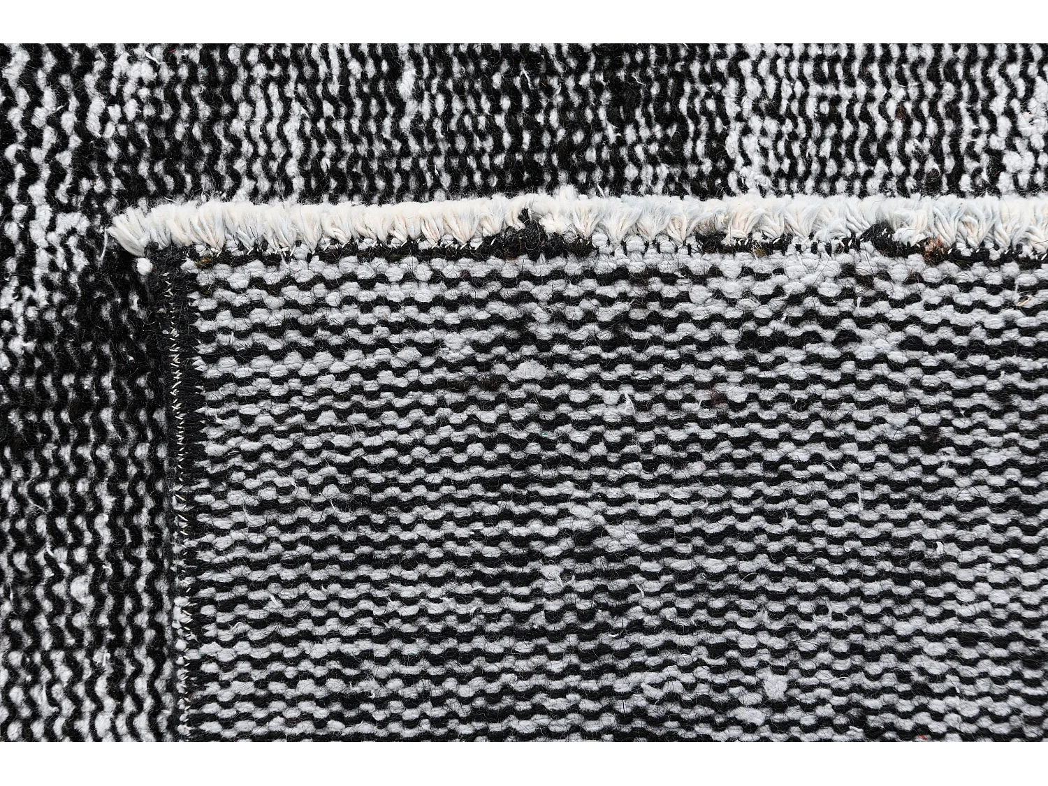 Tapis de laine 165x287 noir Ultra Vintage