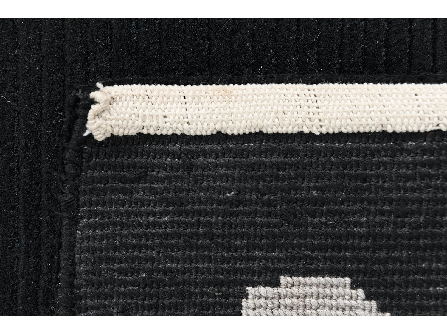 Tapis de laine 122x183 noir Darya