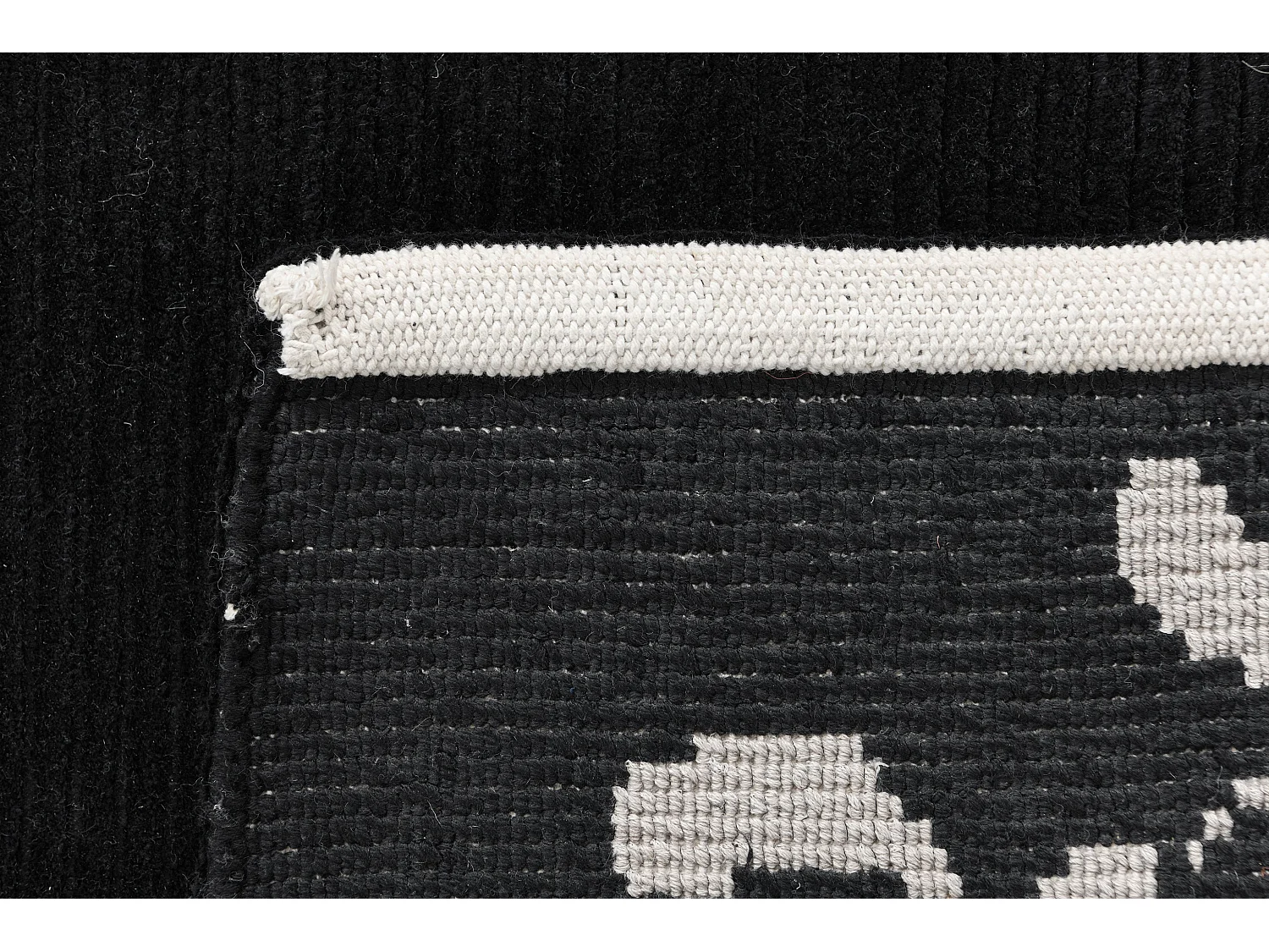 Woltapijt 183x122 Zwart Darya