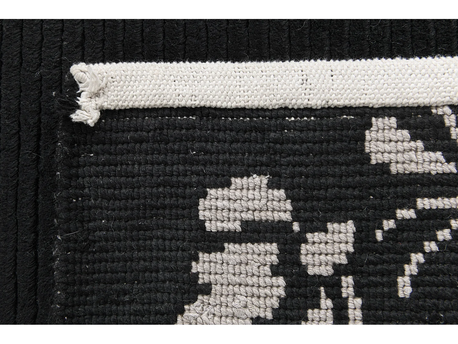 Woltapijt 152x94 Zwart Darya