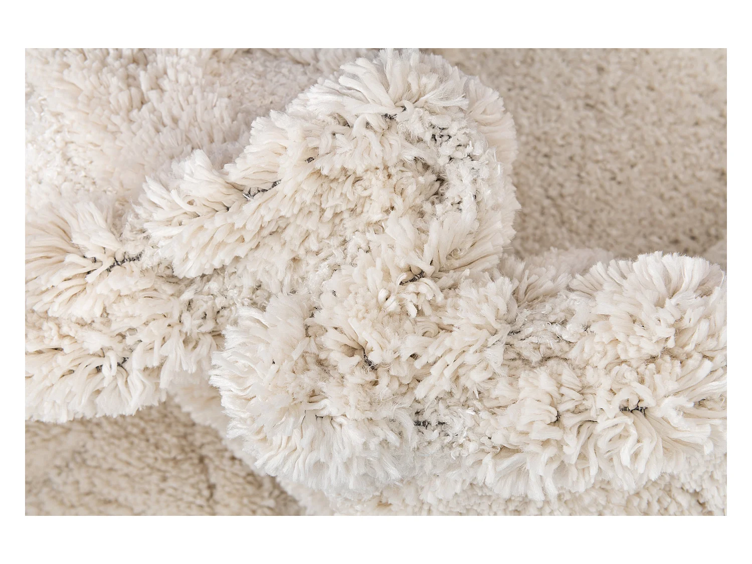Hoogpolig tapijt 245x160 Wit Thun Scutum