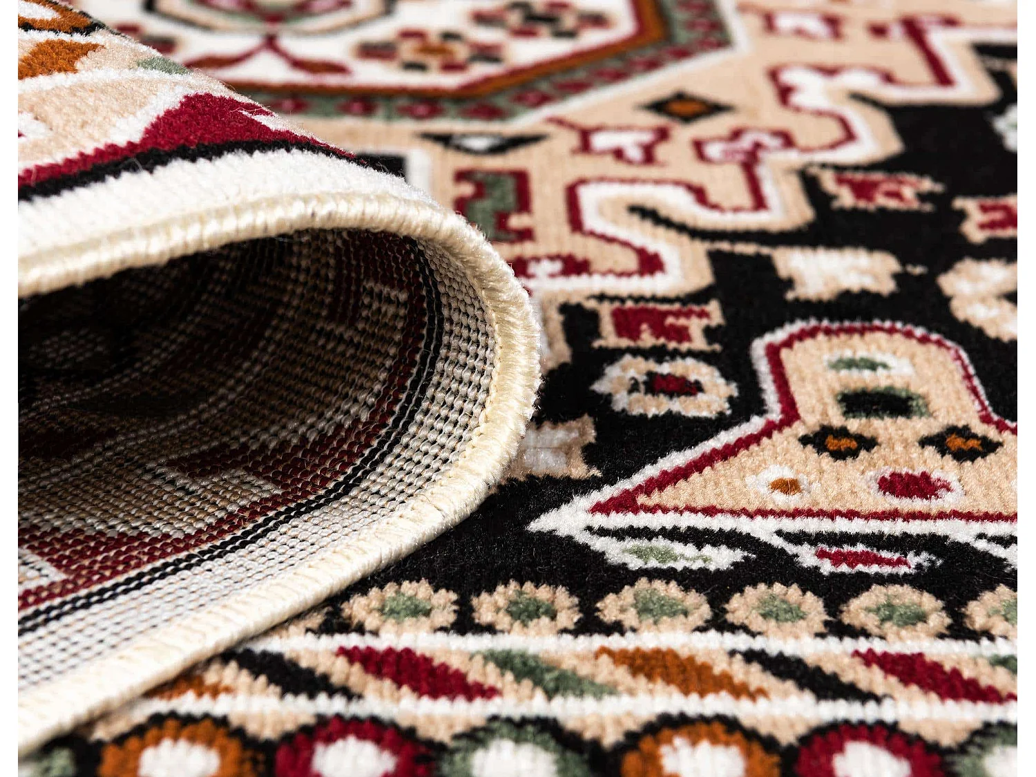 Tapis 119x180 noir Gharajeh