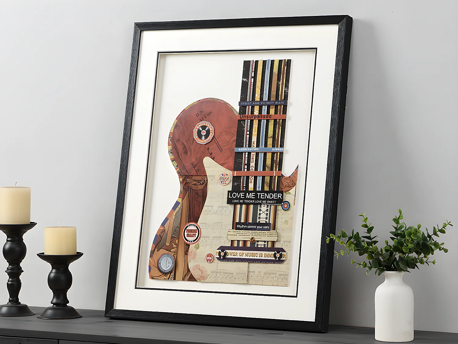 Tableau collage guitare effet 3D HERO avec cadre noir - 50 x 70 cm - Multicolore