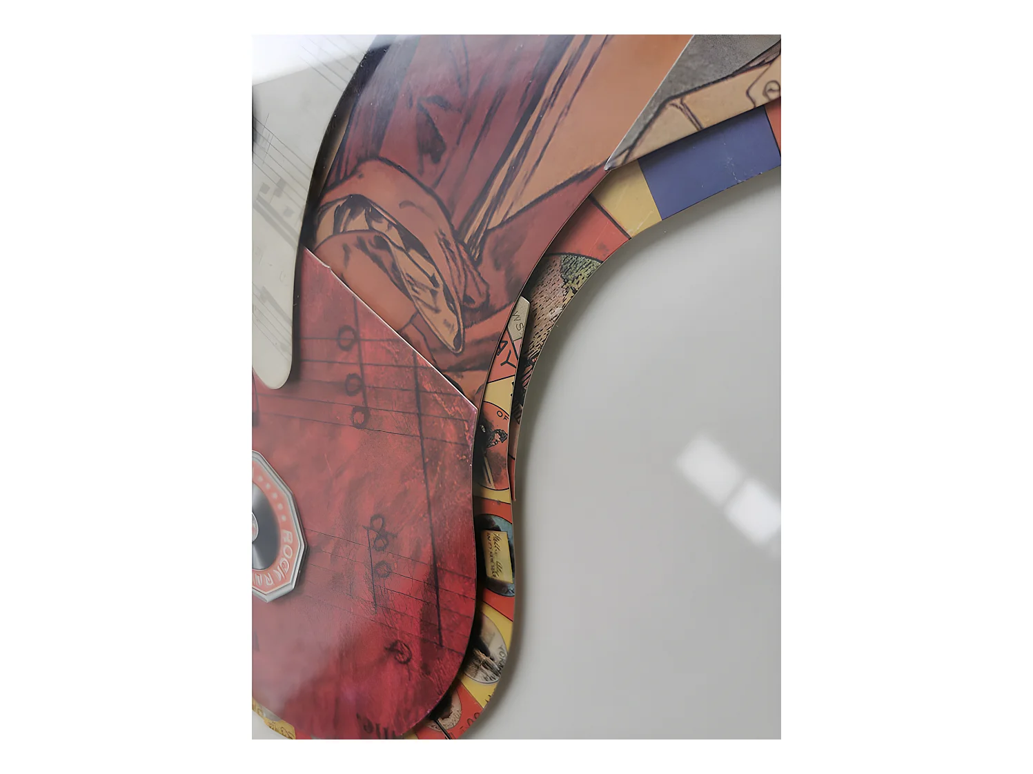 Quadro multicolor colagem guitarra efeito 3D com moldura preta de 50 x 70 cm - HERO