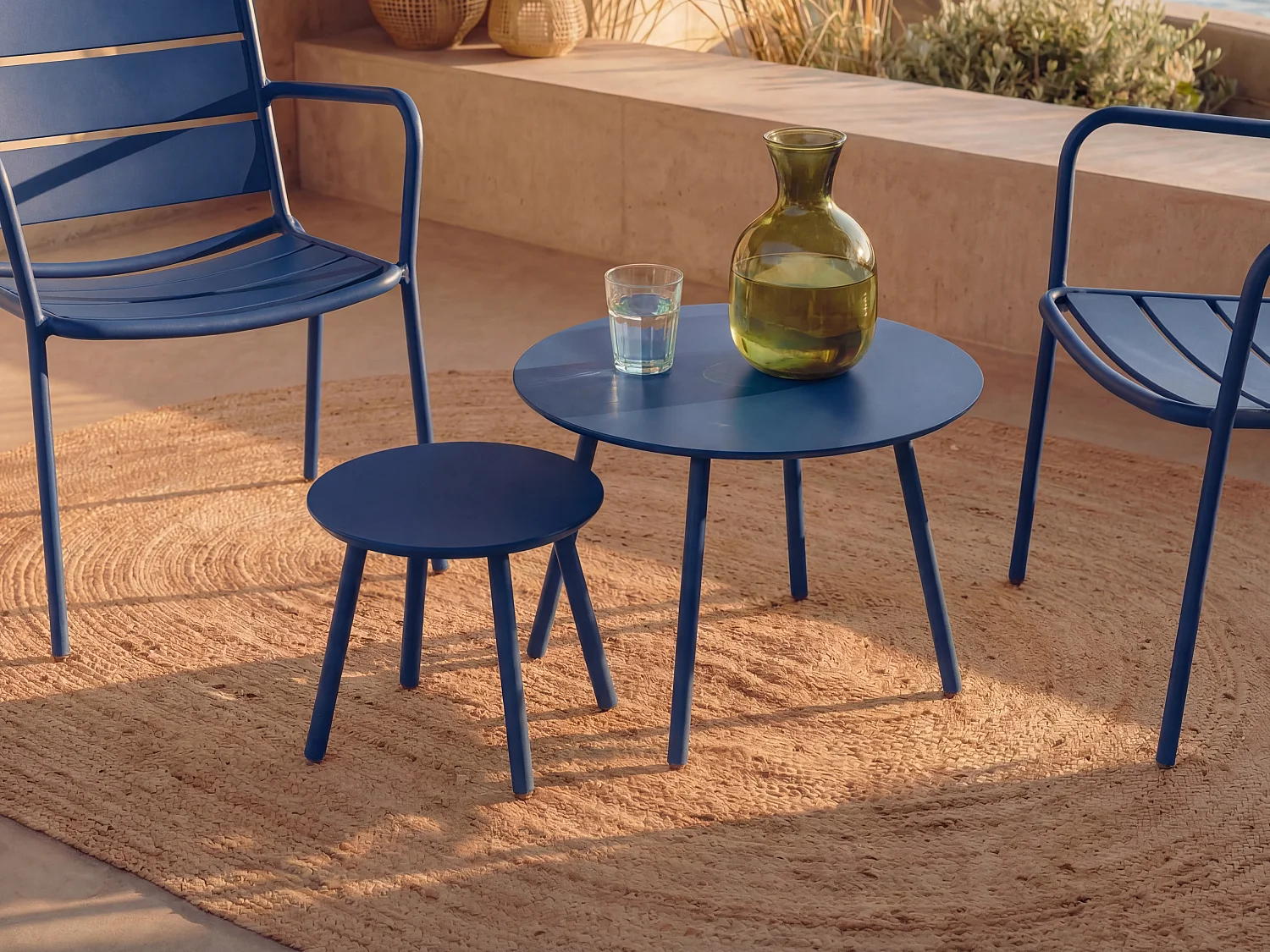Wsuwane stoliki ogrodowe z metalu w kolorze granatowym MIRMANDE