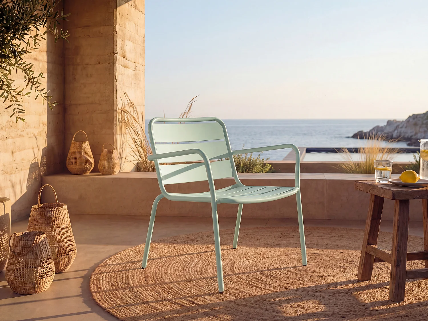 Fauteuil bas de jardin empilable en métal - Vert amande - MIRMANDE de MYLIA