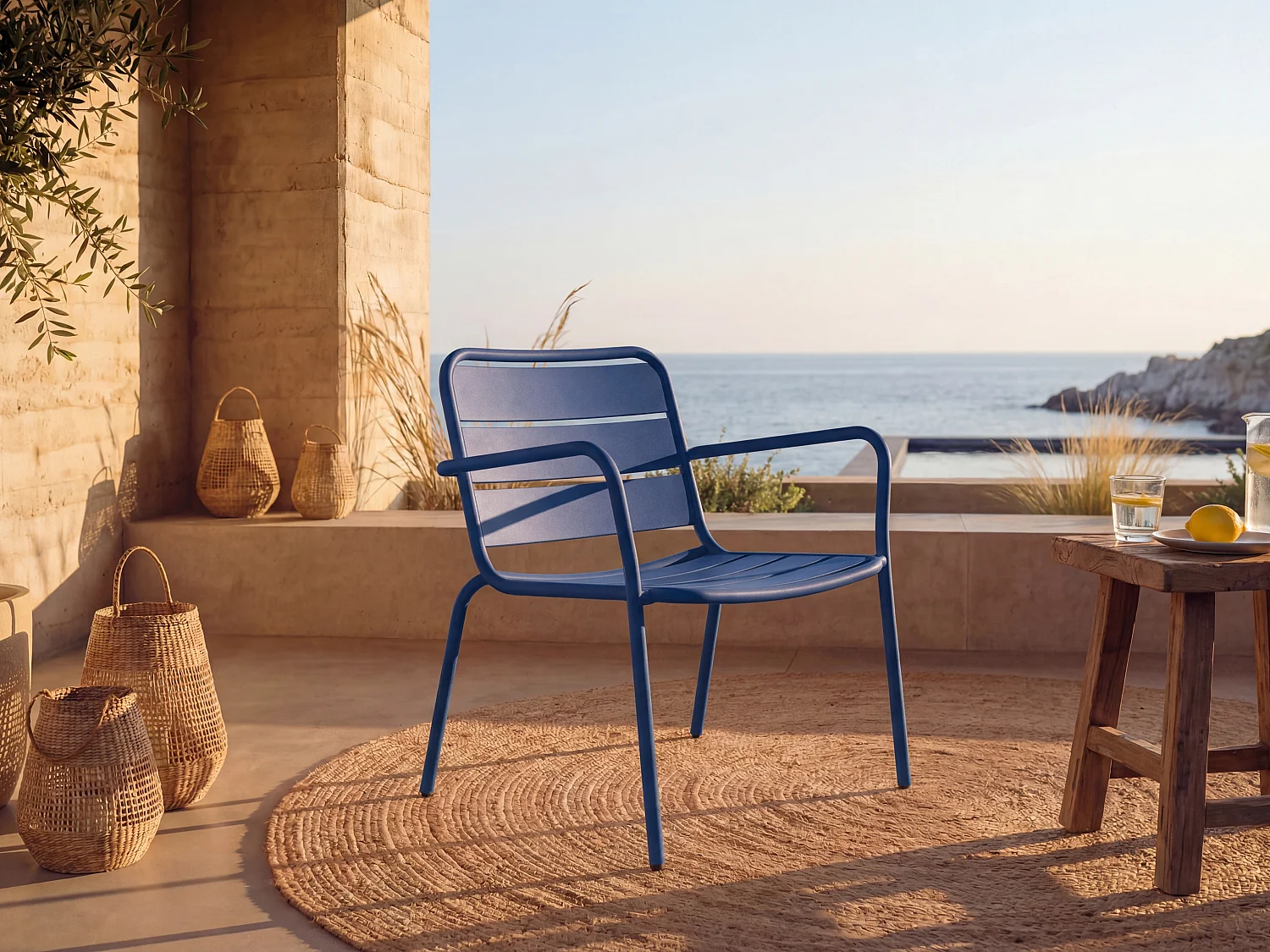 Fauteuil bas de jardin empilable en métal - Bleu nuit - MIRMANDE de MYLIA