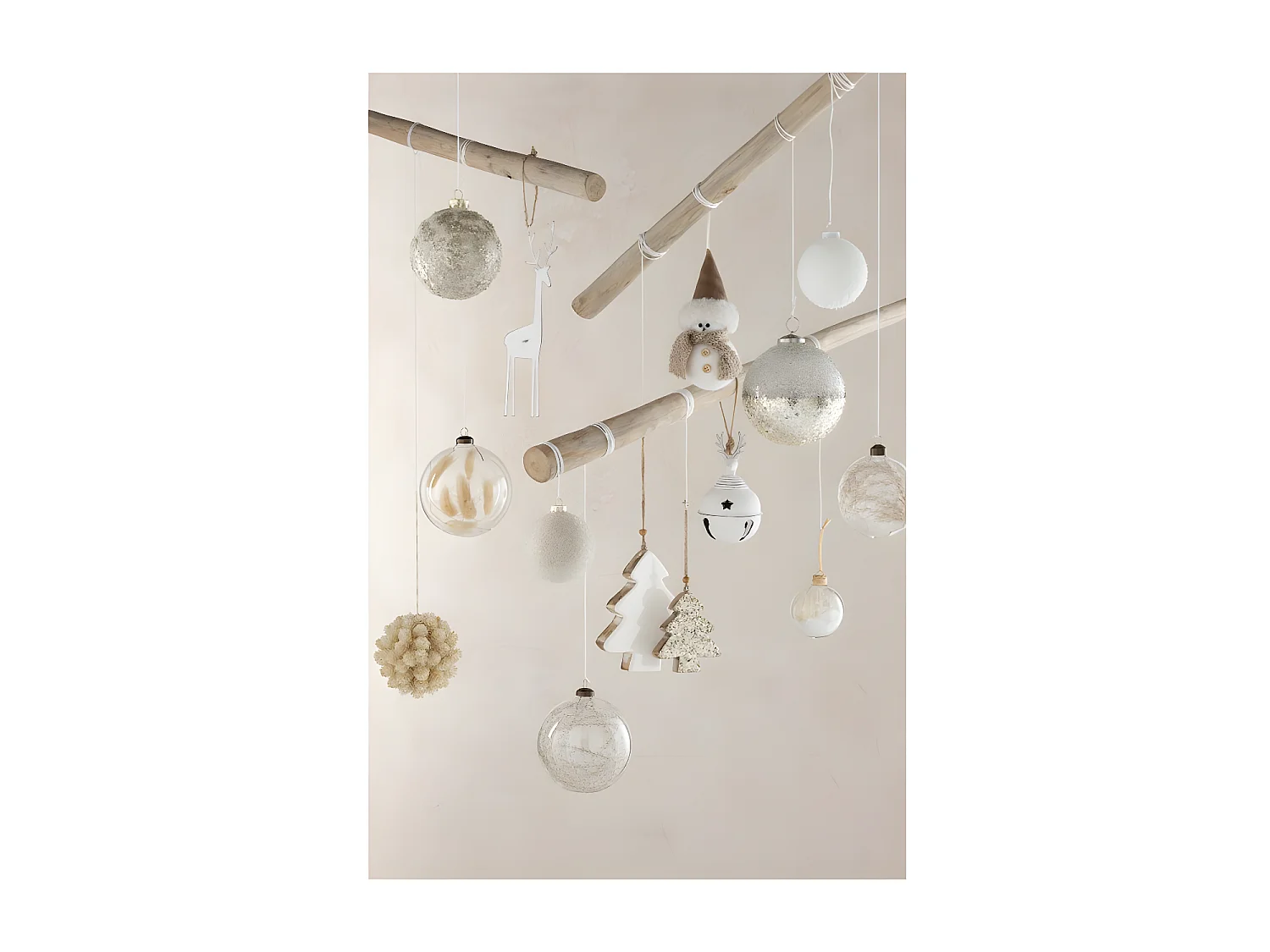 Scatola di 12 palline di Natale in vetro beige 8x8x10 cm