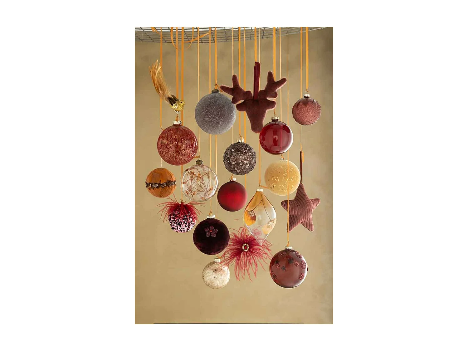 Caja de 4 bolas de Navidad de vidrio marrón de 10x10x10 cm