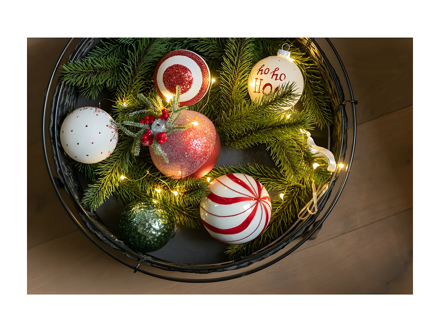 Caja de 6 bolas de Navidad de vidrio blanco - rojo 8.5x8.5x10 cm