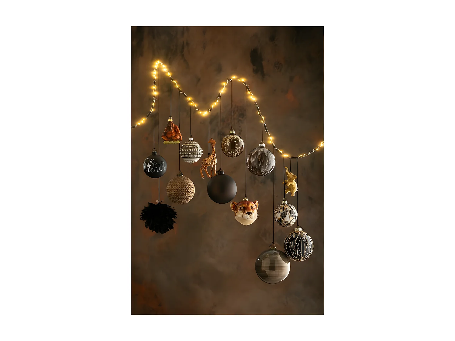 Caja de 6 bolas de Navidad de vidrio marrón de 5x7x10 cm