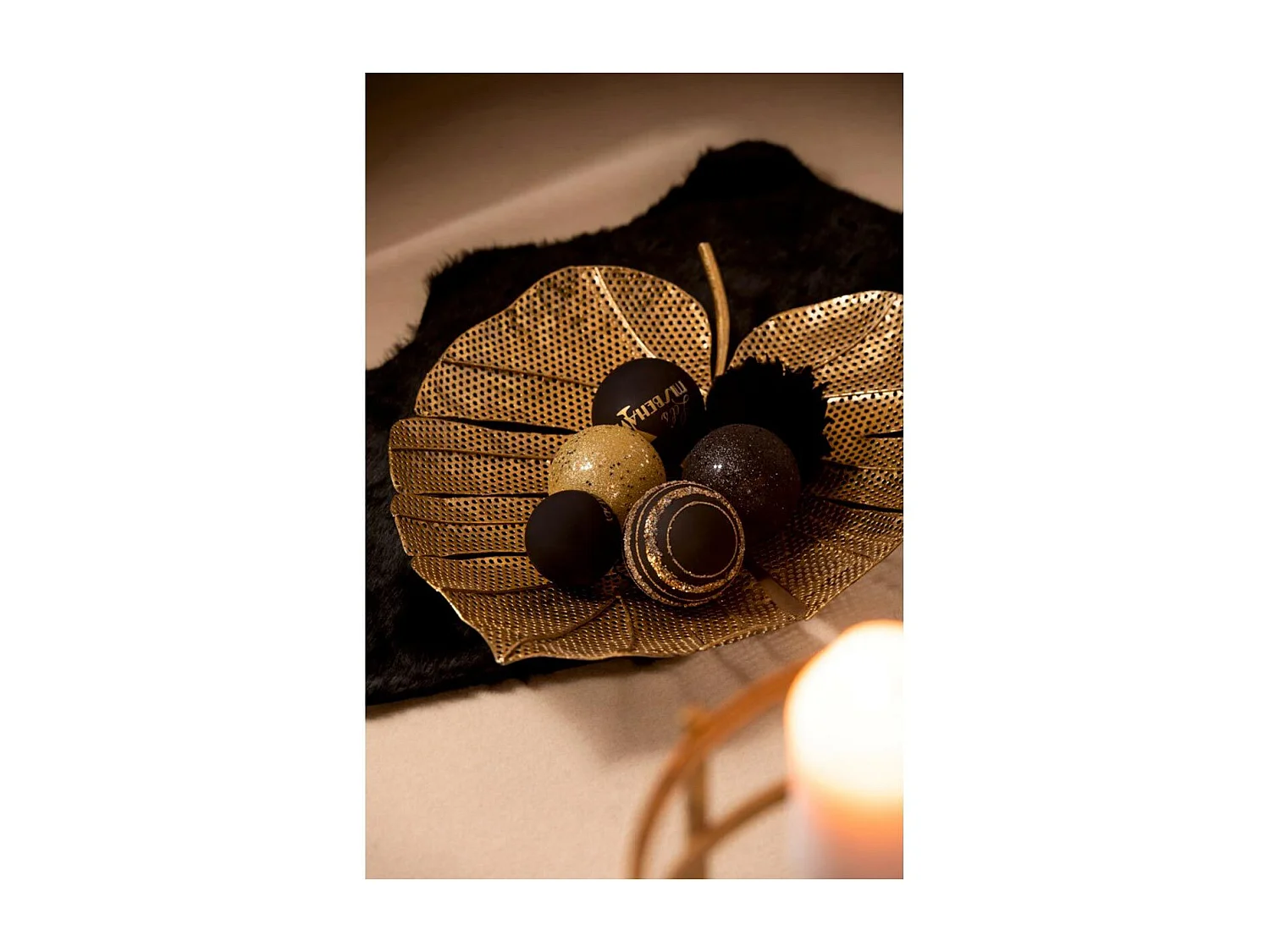 Scatola di 4 palline di Natale in vetro nero - oro 10x10x10 cm