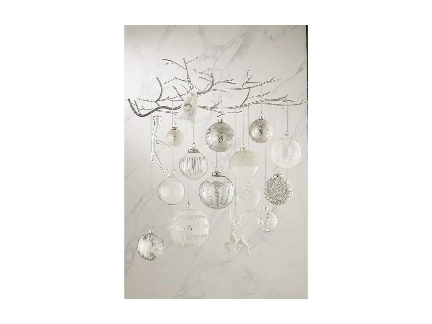 Scatola di 4 palline di Natale in vetro bianco 10x10x12 cm