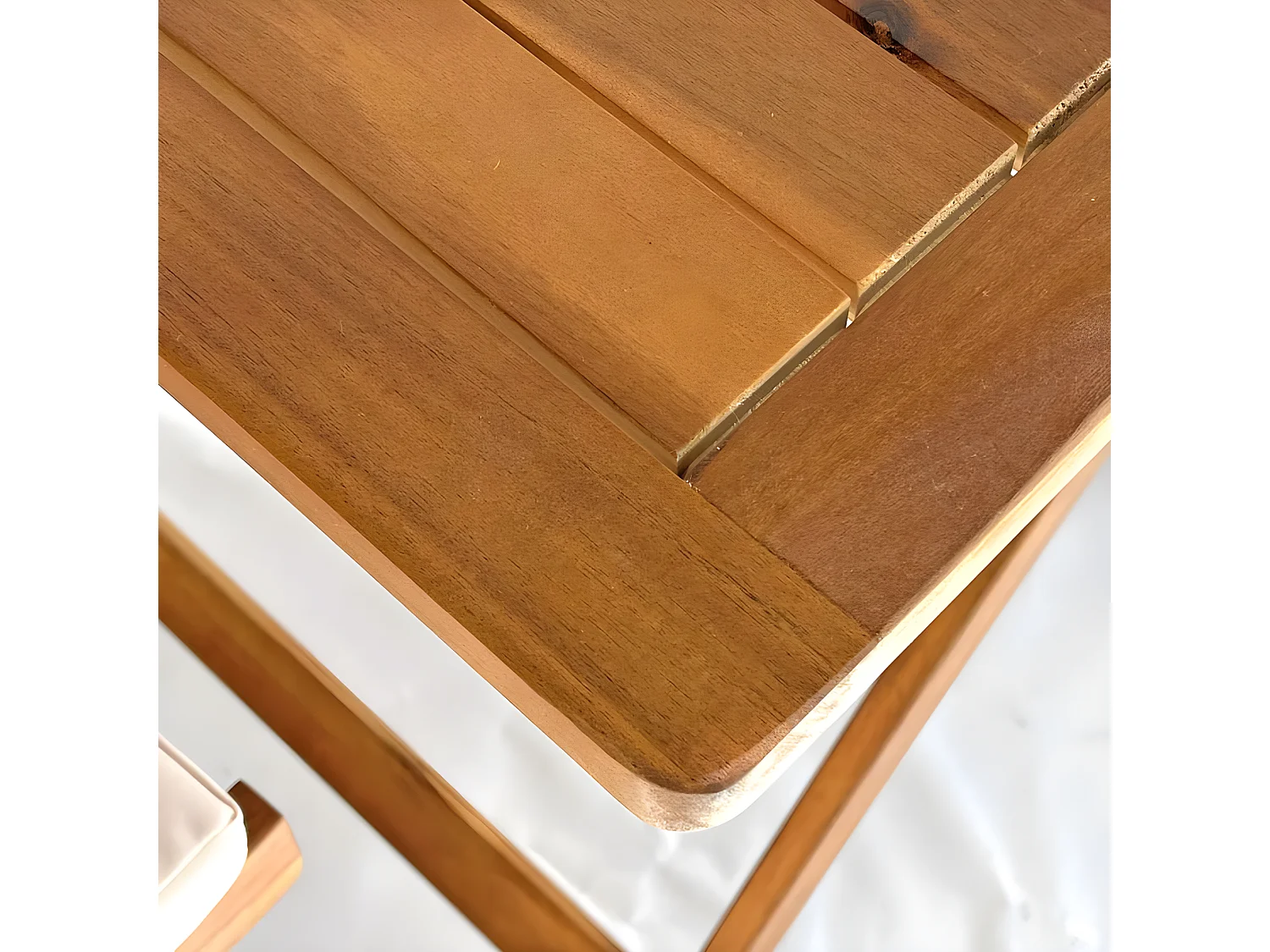 Estosa - Ensemble table et chaises de jardin pliantes en bois avec coussins Genova