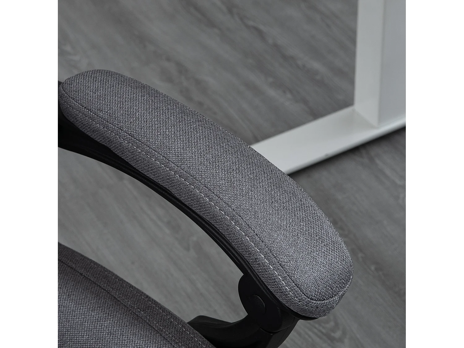 Fauteuil de bureau manager grand confort repose-pied dossier inclinable accoudoirs tétière rembourrés tissu gris