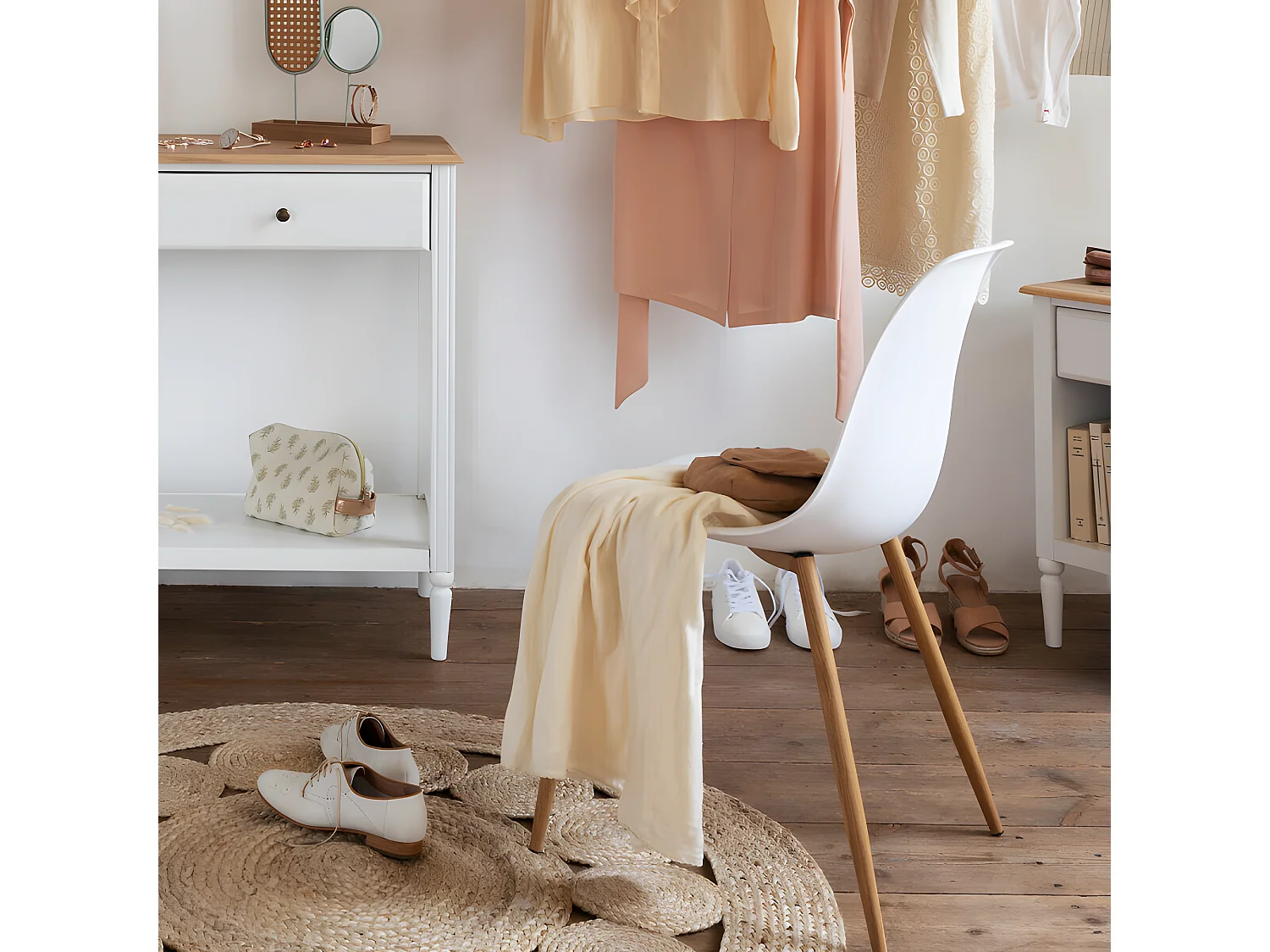 Chaise de table Assise Blanche et pieds en fer façon Chêne