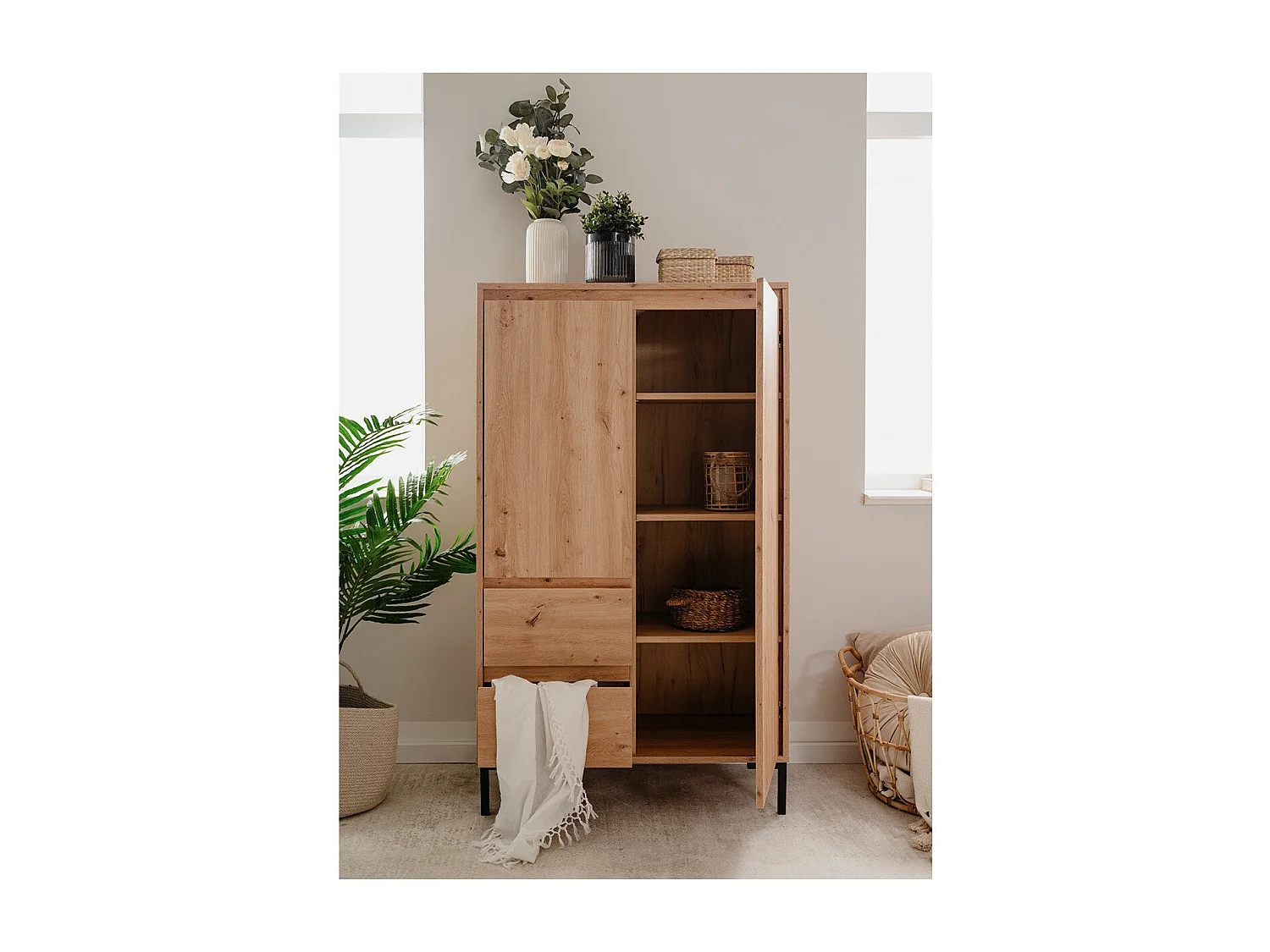 Hoge Buffetkast 2 Deuren 2 Laden en 2 Planken H139 cm - Plock