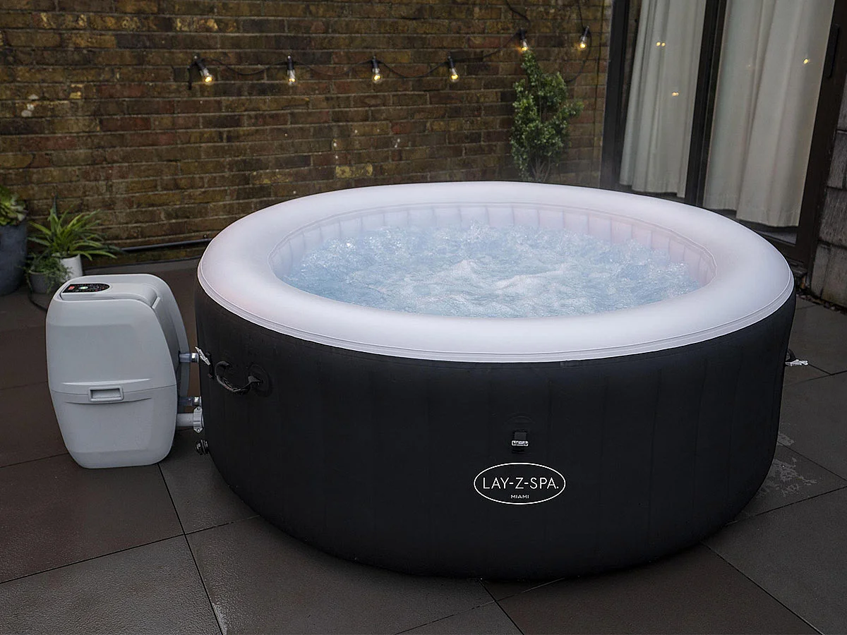 Piscina Idromassaggio Bestway Lay-Z-Spa Miami 180x66 cm per 2-4 Persone con Airjet e Copertura