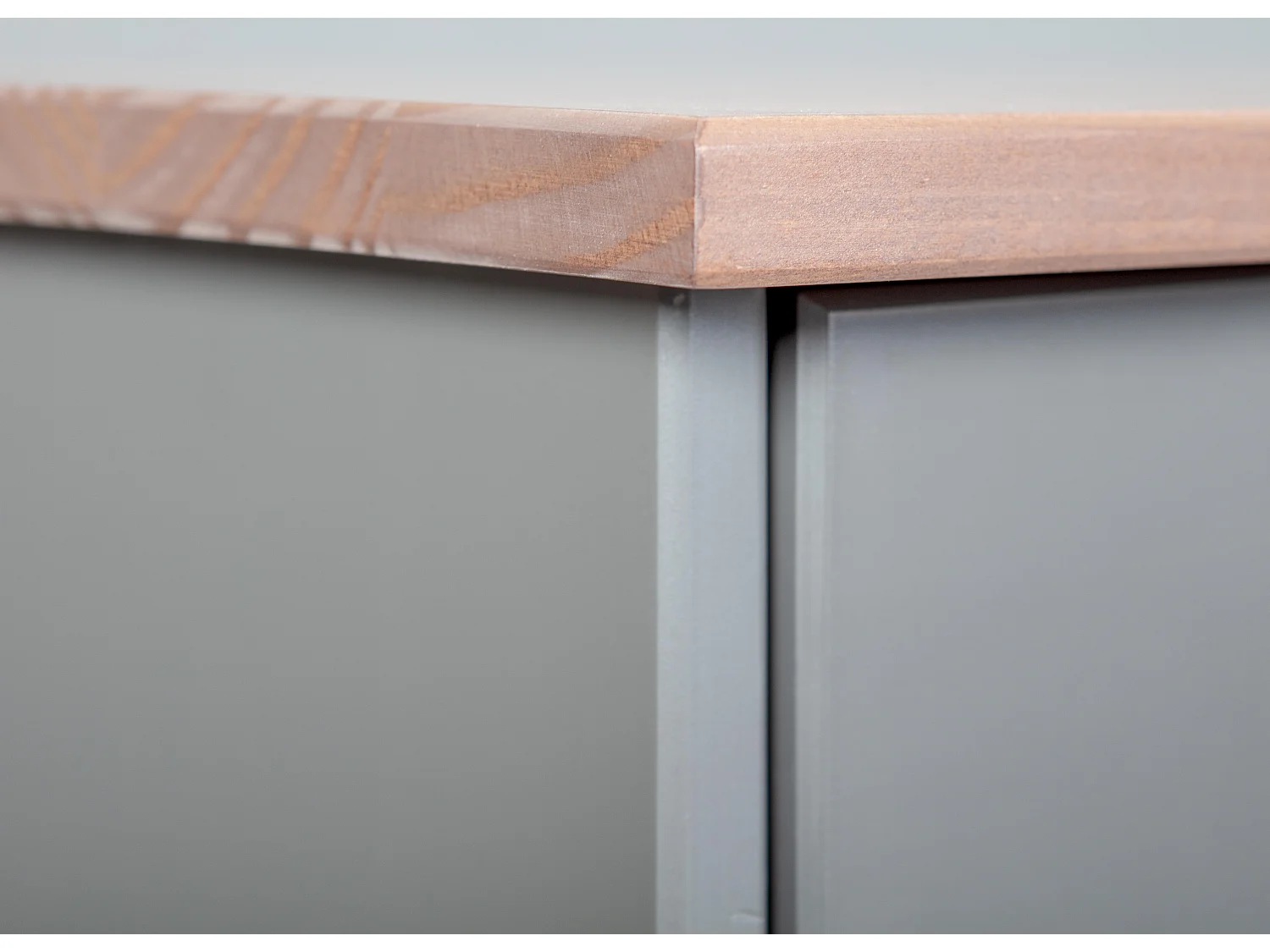 Luzerna dressoir met 3 deuren en 3 laden grijs, bruin.