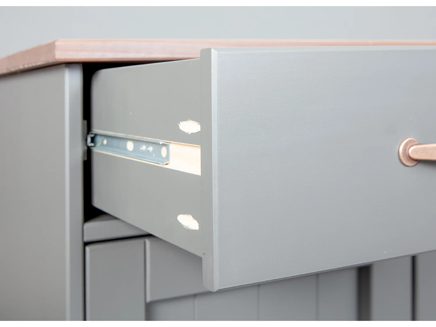 Luzerna dressoir met 3 deuren en 3 laden grijs, bruin.