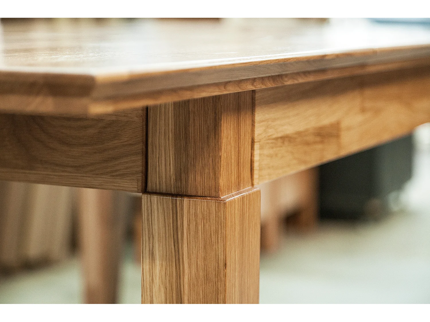 ODYS - Table avec plateau extensible en chêne sauvage huilé naturel