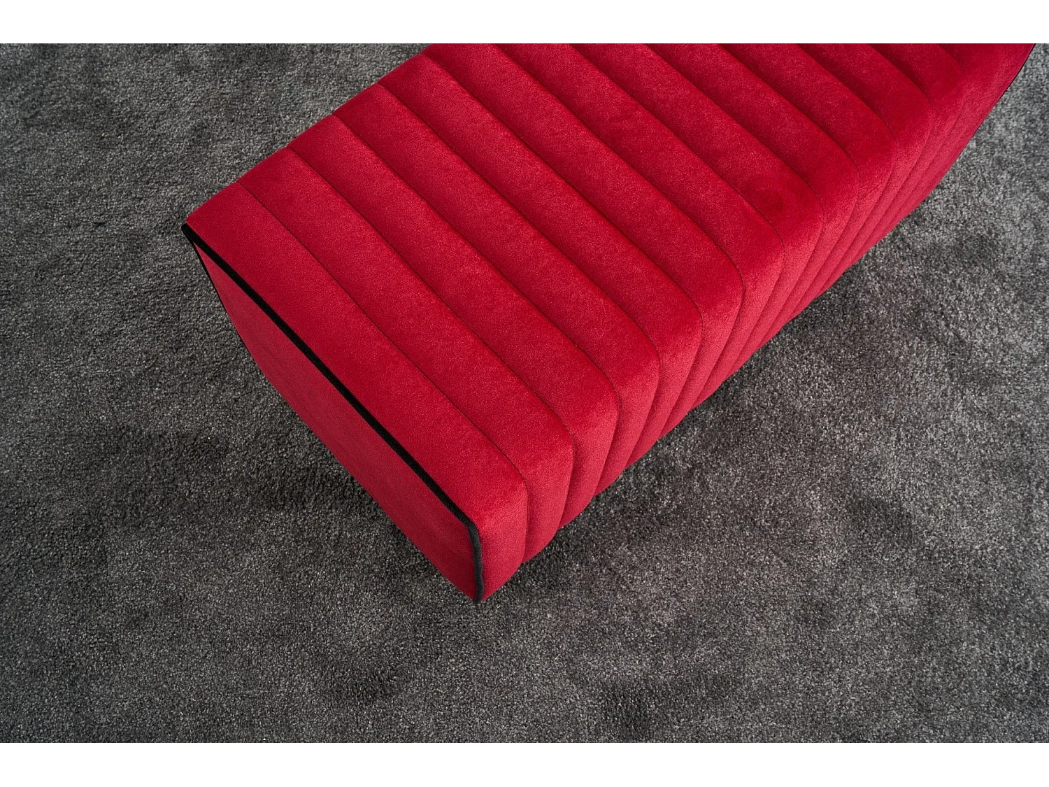 Pouf Sammy 80x40cm Velours Rouge bordure Noir