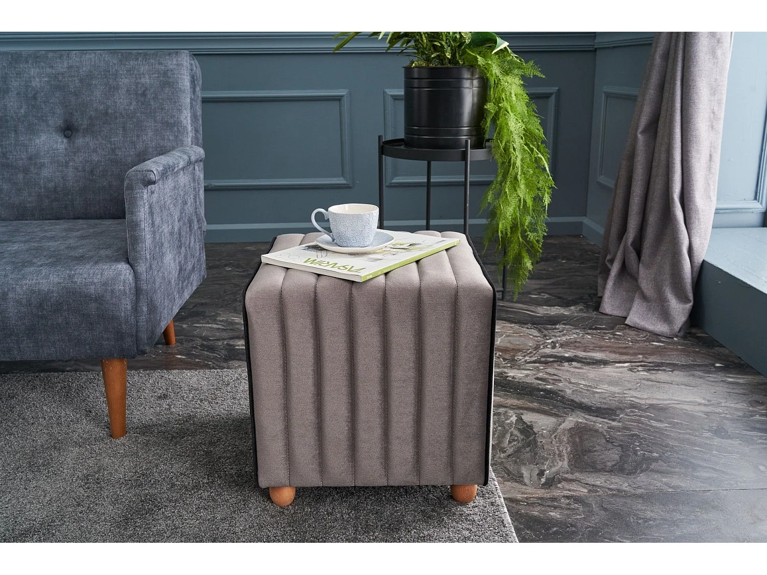 Pouf Sammy 40x40cm Velours Gris bordure Noir