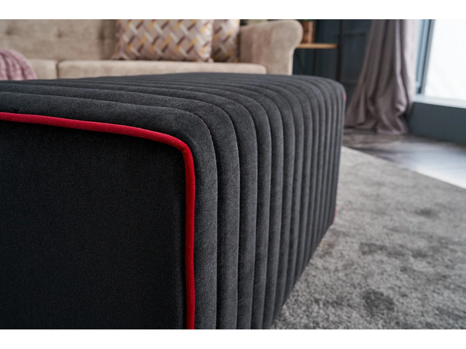 Pouf Sammy 80x40cm Velours Noir bordure Rouge